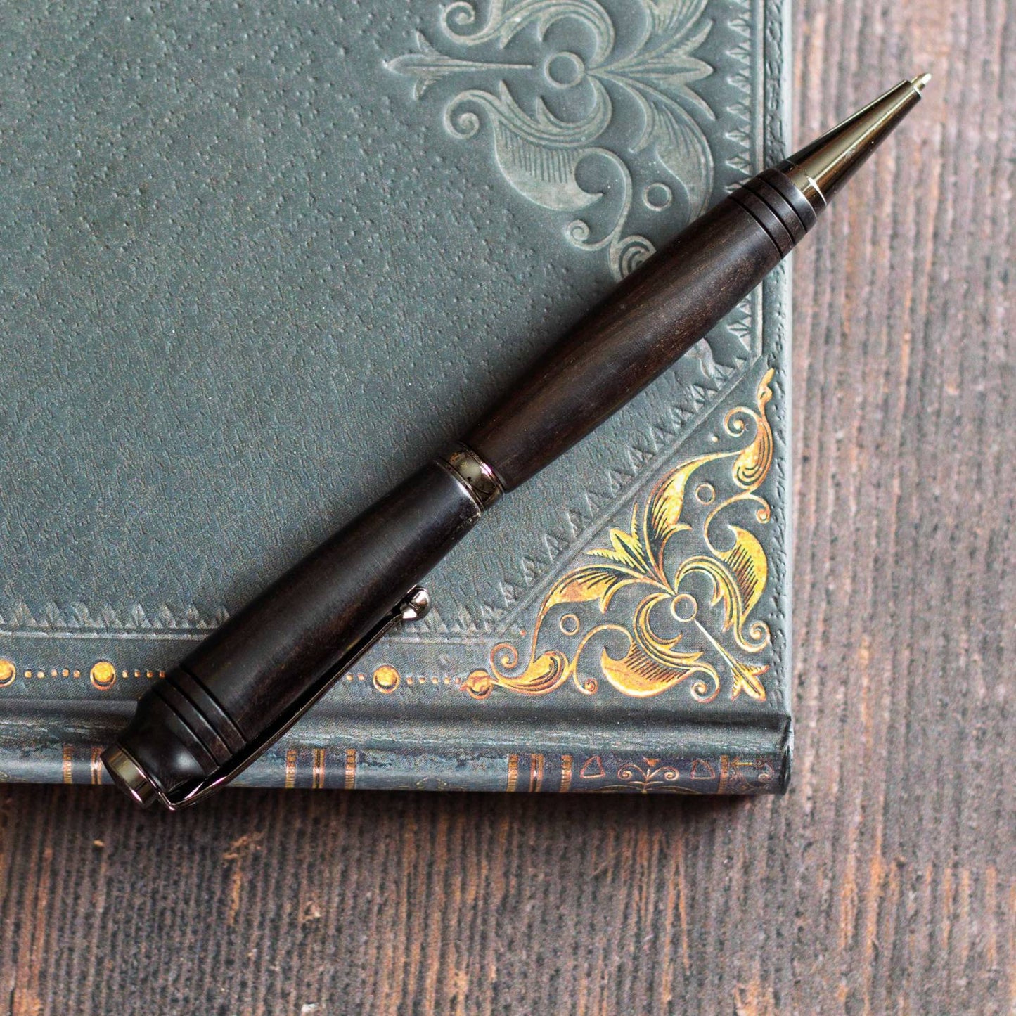 Vintage-Styled Simple Wooden Pen. Ballpoint pen, black ink.