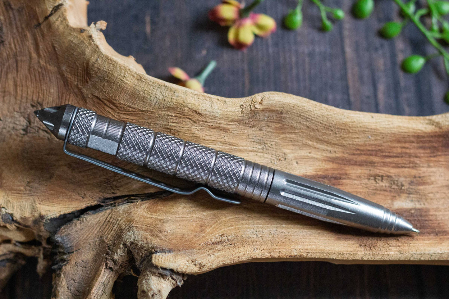 Outdoor Tactical Pen. Metal with black ink, for walking and survival