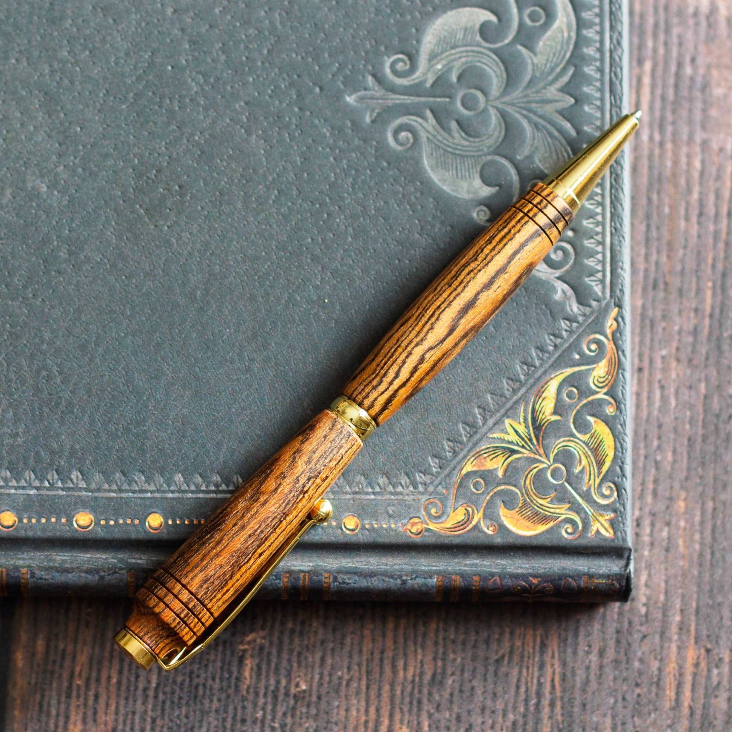 Vintage-Styled Simple Wooden Pen. Ballpoint pen, black ink.