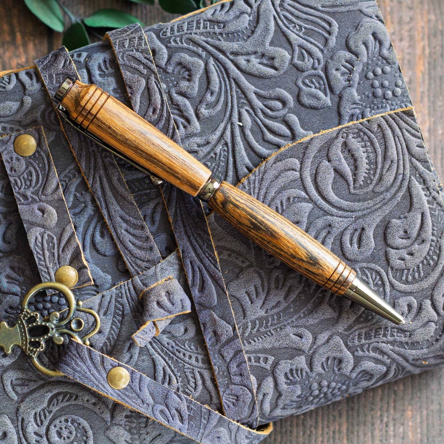 Vintage-Styled Simple Wooden Pen. Ballpoint pen, black ink.