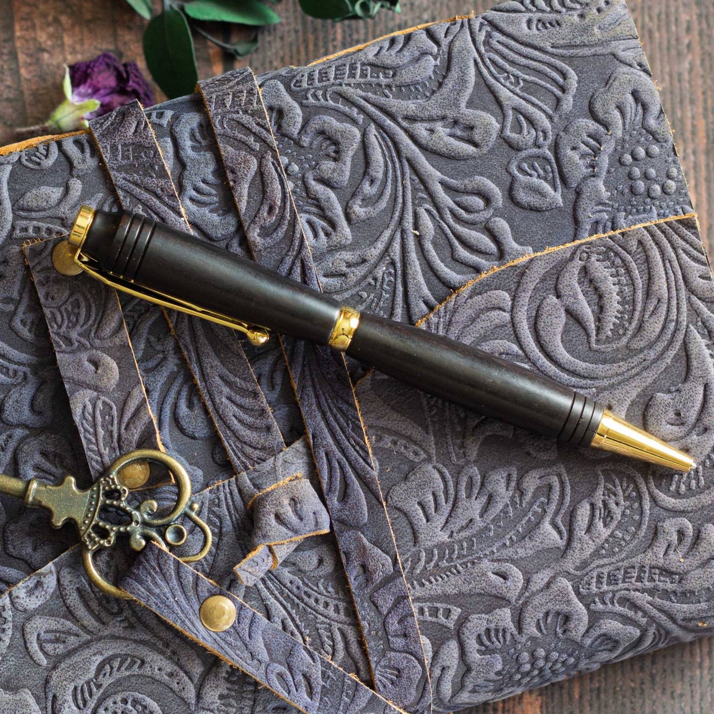 Vintage-Styled Simple Wooden Pen. Ballpoint pen, black ink.