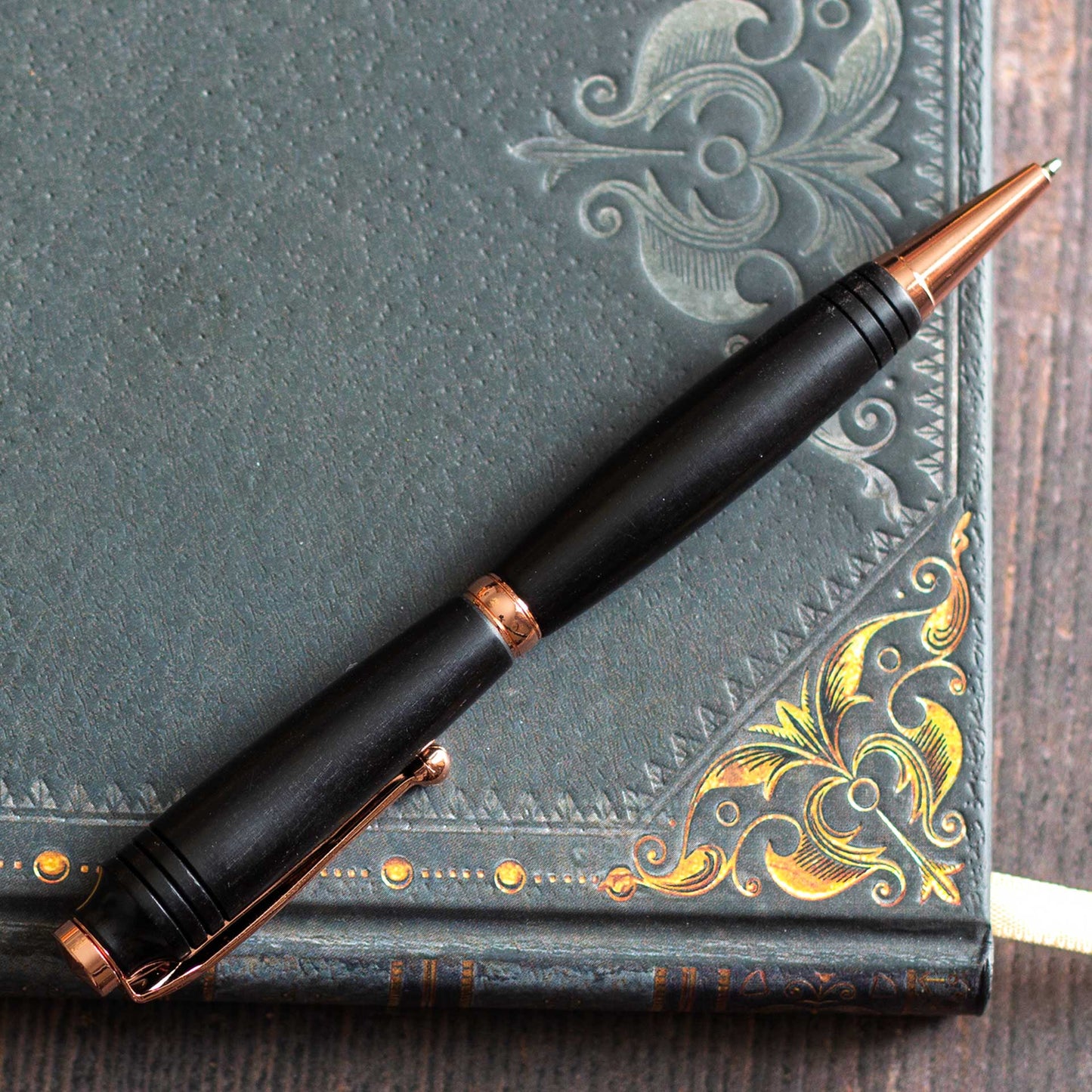 Vintage-Styled Simple Wooden Pen. Ballpoint pen, black ink.